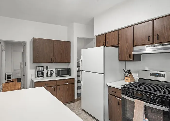 Oakland/university @h Bright And Stylish Private Bedroom With Shared Bathroom *